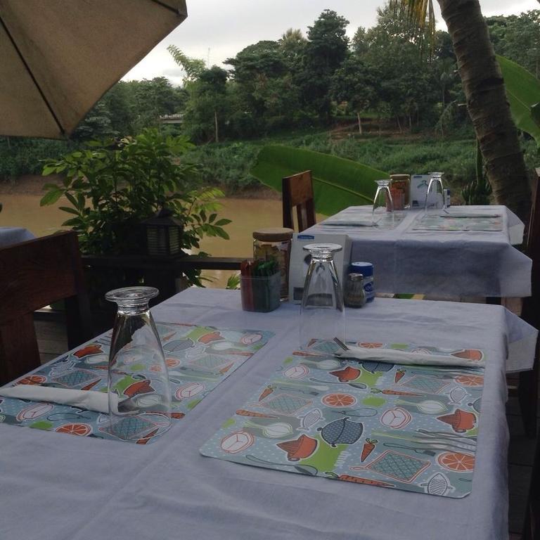 Riverside Guesthouse 루앙프라방 외부 사진